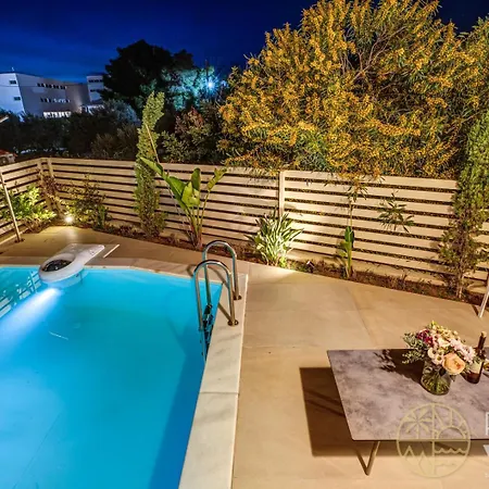 فيلة A1 - Luxury House With Pool By Goutos *